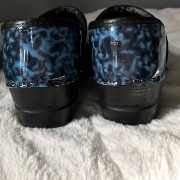 Sanita | Leopard Print Clogs in Blue & Black - Picture 7 of 12